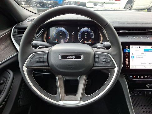New 2026 Jeep Grand Cherokee Altitude AWD/4WD image 13