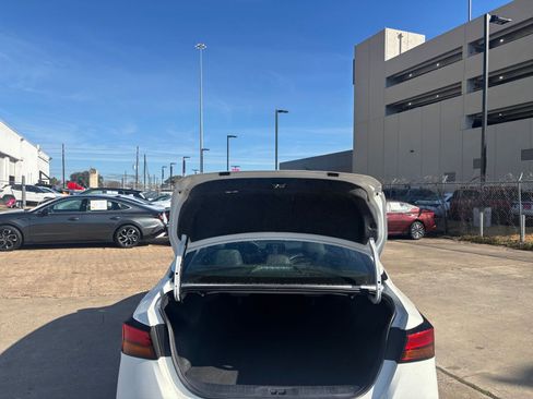 Used 2025 Nissan Altima 2.5 SV image 30