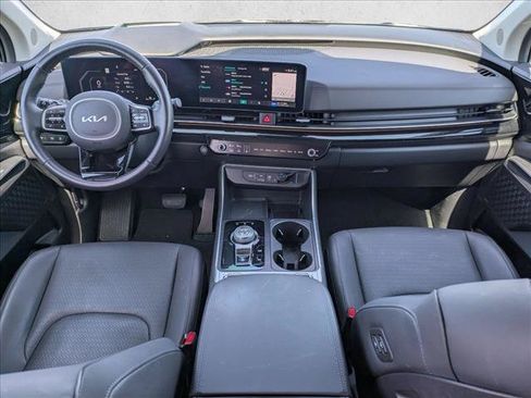 Used 2025 Kia Carnival SX Prestige FWD image 19