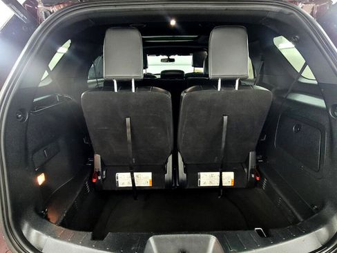 Used 2018 Ford Explorer XLT w/ Equipment Group 202A image 14