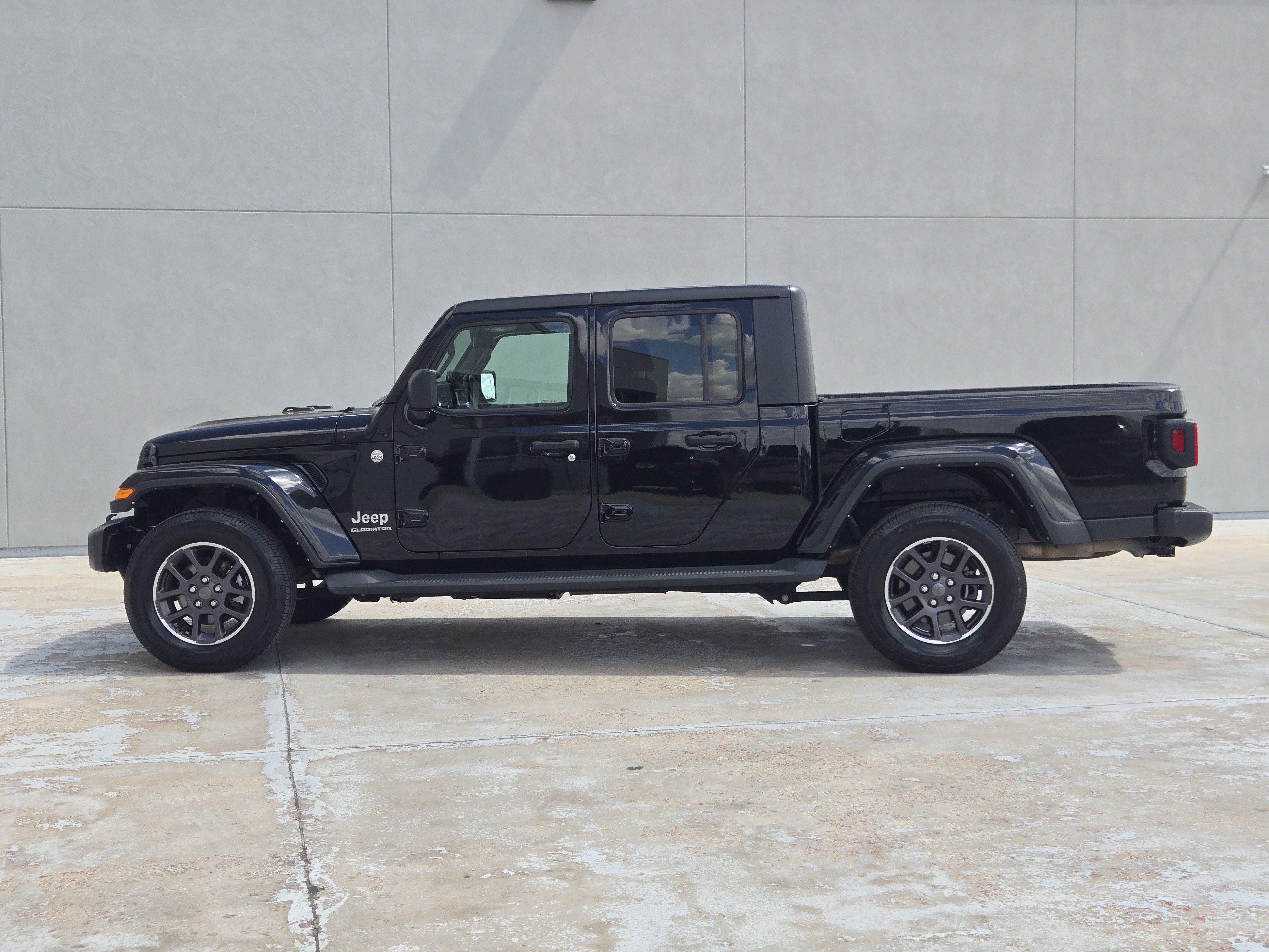Used 2022 Jeep Gladiator Overland w/ Popular Equipment Package AWD/4WD image 5