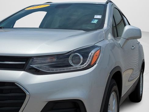 Used 2017 Chevrolet Trax LT w/ LT Convenience Package FWD image 25