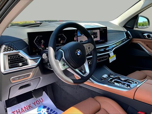 Used 2026 BMW X7 xDrive40i w/ Premium Package AWD/4WD image 9