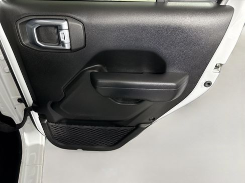 Used 2024 Jeep Wrangler Unlimited w/ Convenience Group AWD/4WD image 28