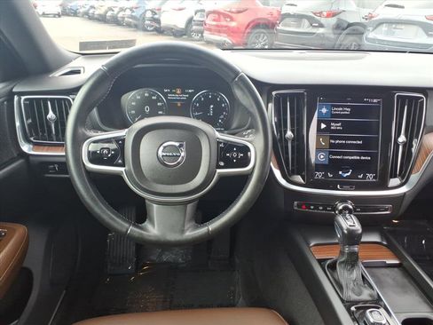 Used 2021 Volvo V60 T5 Cross Country image 16