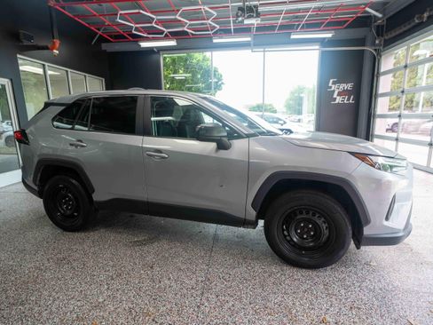 Used 2024 Toyota RAV4 LE AWD/4WD image 5