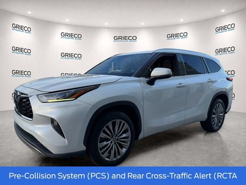 Used 2022 Toyota Highlander Platinum FWD image 3