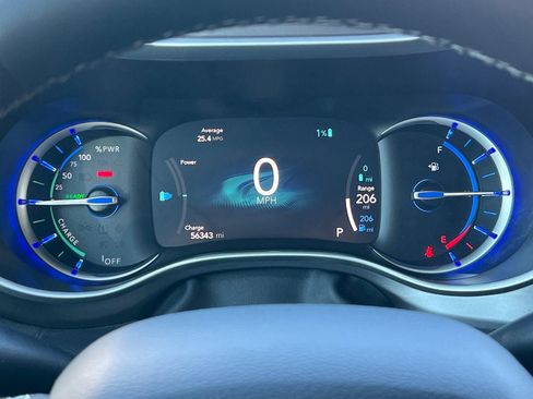 Used 2024 Chrysler Pacifica Select image 26