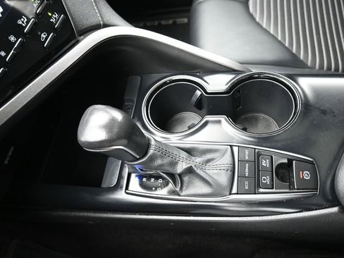 Used 2020 Toyota Camry SE w/ Sunroof Package FWD image 23