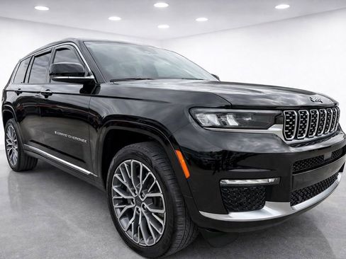 Used 2023 Jeep Grand Cherokee L Summit image 3