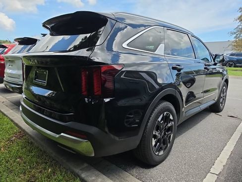 Certified 2025 Kia Sorento S w/ Panoramic Sunroof Package FWD image 6