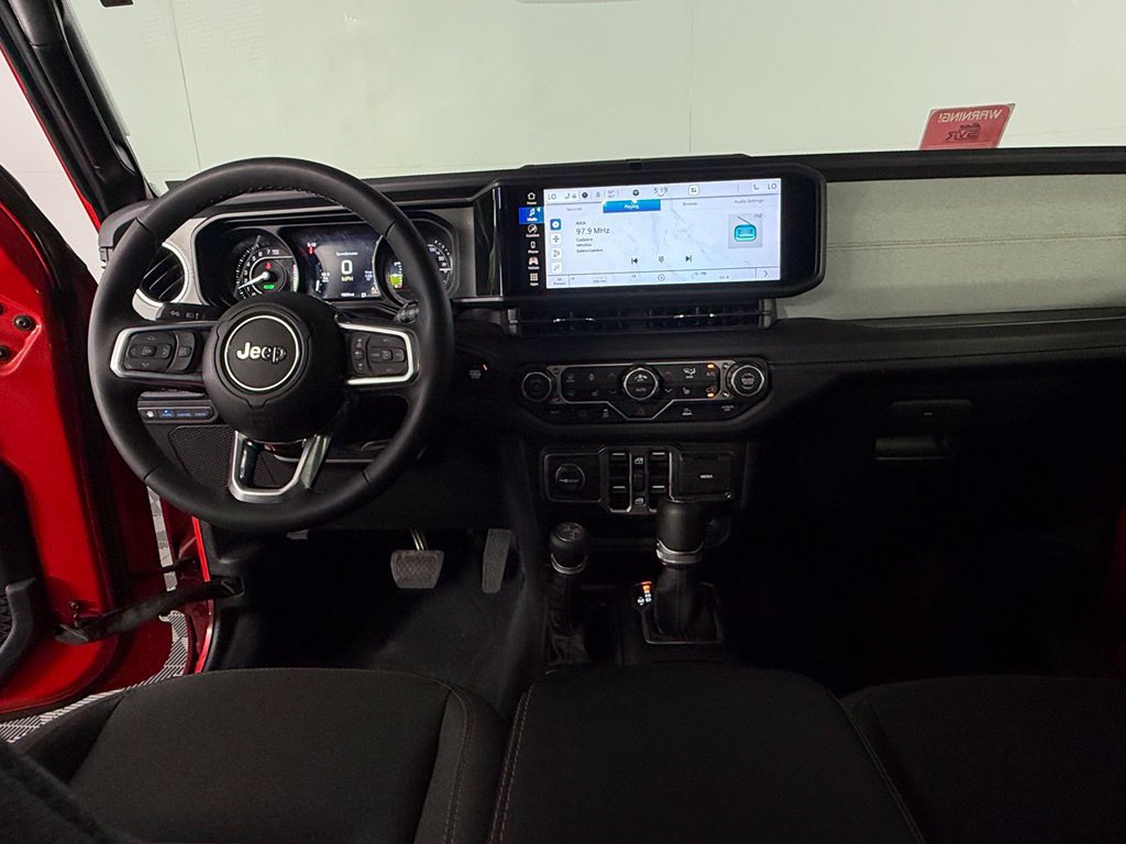 Used 2025 Jeep Wrangler Unlimited Sahara AWD/4WD image 18
