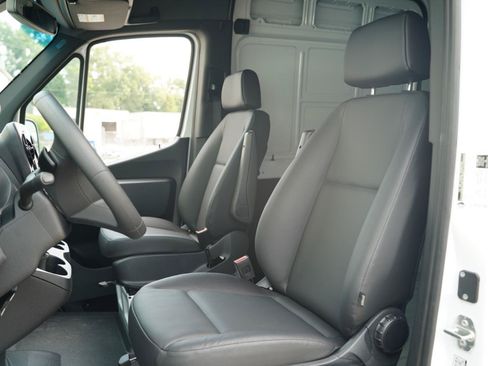 Used 2025 Mercedes-Benz Sprinter 2500 image 23