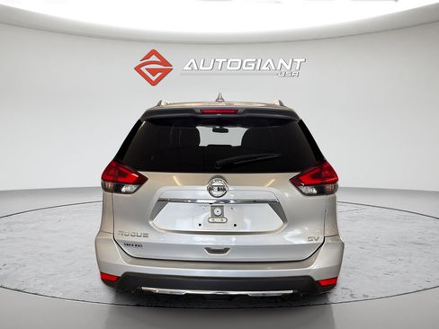 Used 2018 Nissan Rogue SV w/ Sun & Sound Touring Package FWD image 5