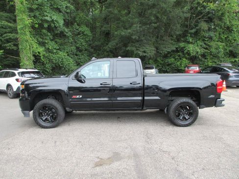 Used 2017 Chevrolet Silverado 1500 LT w/ Midnight Edition AWD/4WD image 4