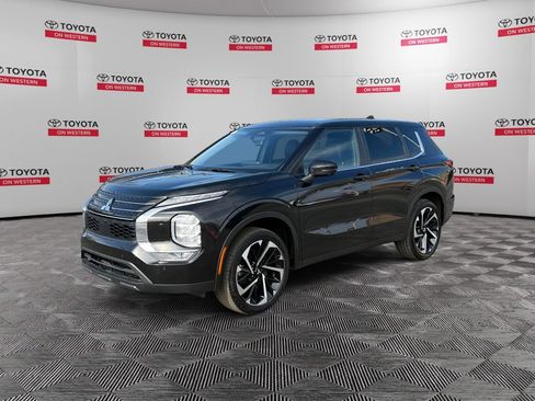 Used 2024 Mitsubishi Outlander SE image 7