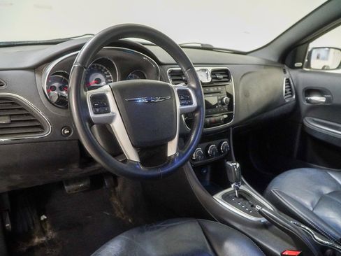 Used 2013 Chrysler 200 Limited image 18