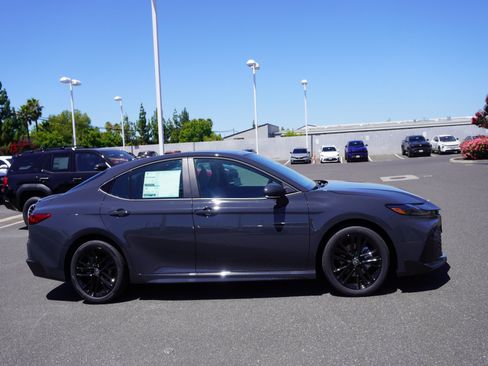 New 2026 Toyota Camry SE FWD image 4