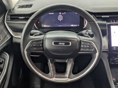 Used 2023 Jeep Grand Cherokee Limited image 24