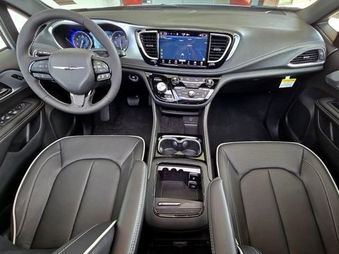 New 2026 Chrysler Pacifica Limited w/ S Appearance Package AWD/4WD image 9