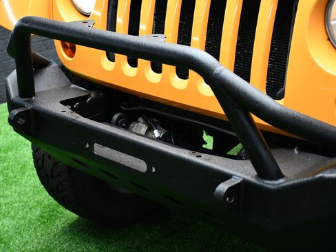 Used 2012 Jeep Wrangler Unlimited Rubicon w/ Max Tow Pkg image 9