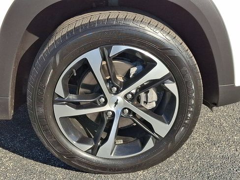 Certified 2025 Chevrolet Trax RS w/ Sunroof Package image 9