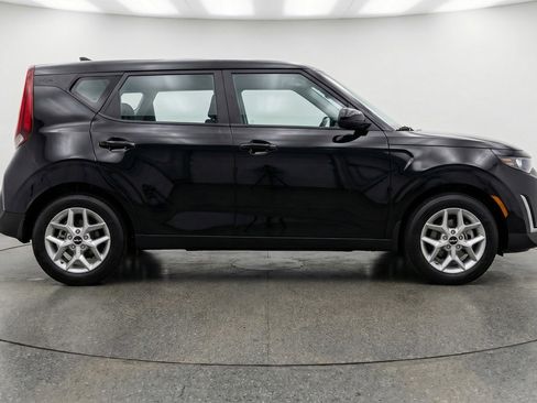 Used 2025 Kia Soul LX w/ LX Technology Package FWD image 9