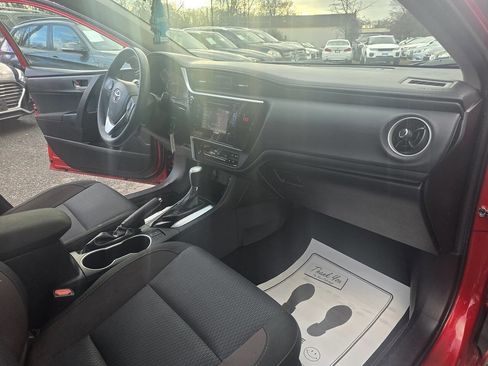 Used 2018 Toyota Corolla LE image 28