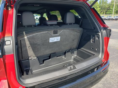 New 2026 Chevrolet Traverse RS w/ LPO, Floor Liner Package FWD image 10