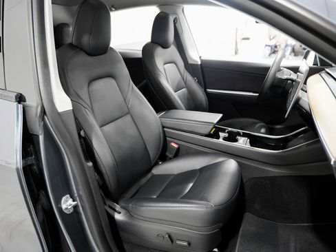 Used 2020 Tesla Model Y Long Range image 23