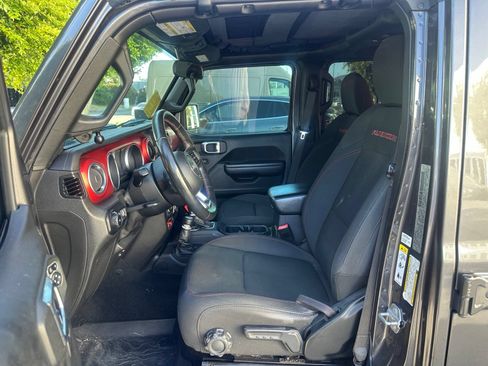 Used 2018 Jeep Wrangler Unlimited Rubicon AWD/4WD image 2