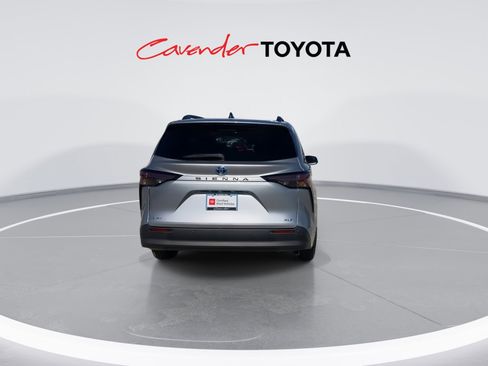 Certified 2025 Toyota Sienna XLE image 7