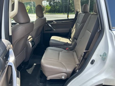 Used 2022 Lexus GX 460 Luxury w/ Sport Design Package AWD/4WD image 28