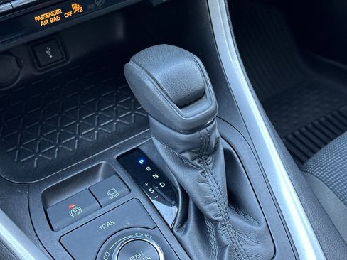 Used 2022 Toyota RAV4 LE image 21