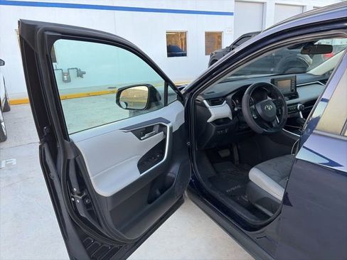 Used 2019 Toyota RAV4 XLE image 15