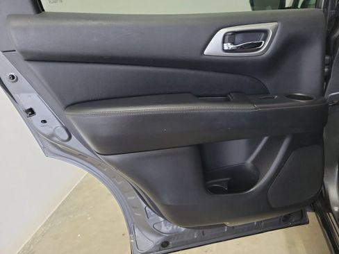 Used 2020 Nissan Pathfinder S FWD image 14