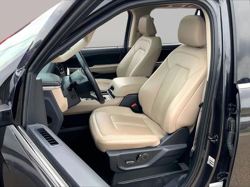 Used 2024 Ford Expedition Limited RWD image 8