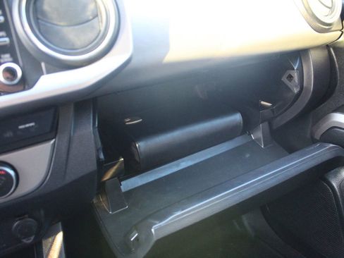 Used 2022 Toyota Tacoma SR5 RWD image 20