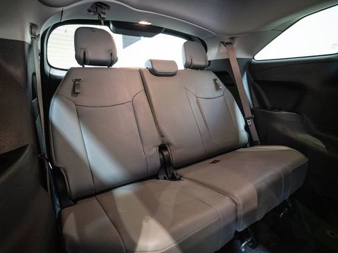 Certified 2025 Toyota Sienna XLE FWD image 40