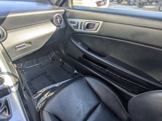Used 2014 Mercedes-Benz SLK 250 image 15