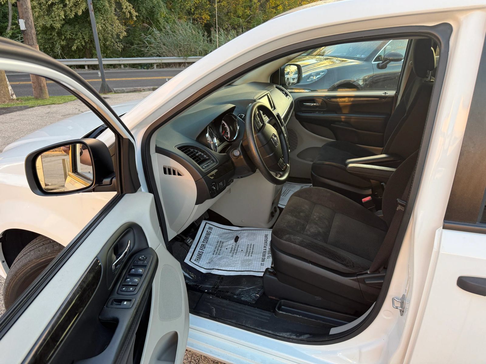 Used 2019 Dodge Grand Caravan SE FWD image 9
