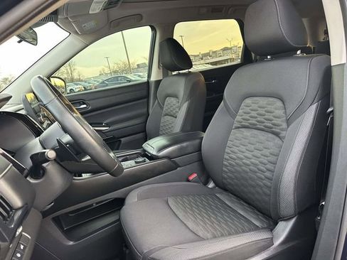 Used 2022 Nissan Pathfinder SV w/ SV Premium Package image 15