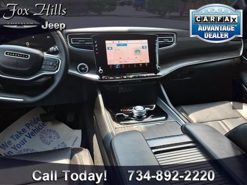 Certified 2024 Jeep Wagoneer Series II w/ Flexible Seating Group AWD/4WD image 14