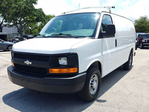 Used 2017 Chevrolet Express 2500 RWD image 3