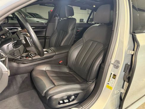 Used 2019 BMW 740i w/ M Sport Package image 11