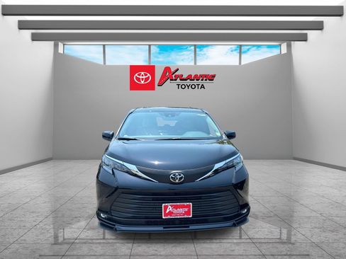 New 2026 Toyota Sienna XLE FWD image 2