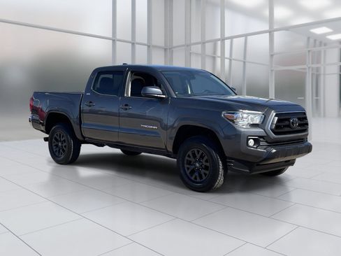 Used 2021 Toyota Tacoma SR5 RWD image 8