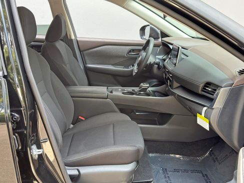 Used 2023 Nissan Rogue S FWD image 14