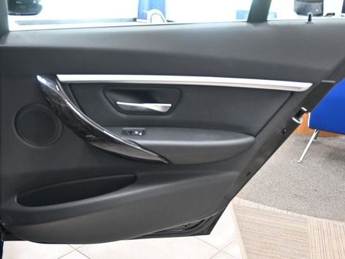 Used 2018 BMW 330i xDrive Sedan w/ Convenience Package AWD/4WD image 17