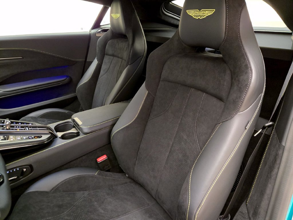 Used 2025 Aston Martin V8 Vantage Coupe RWD image 27
